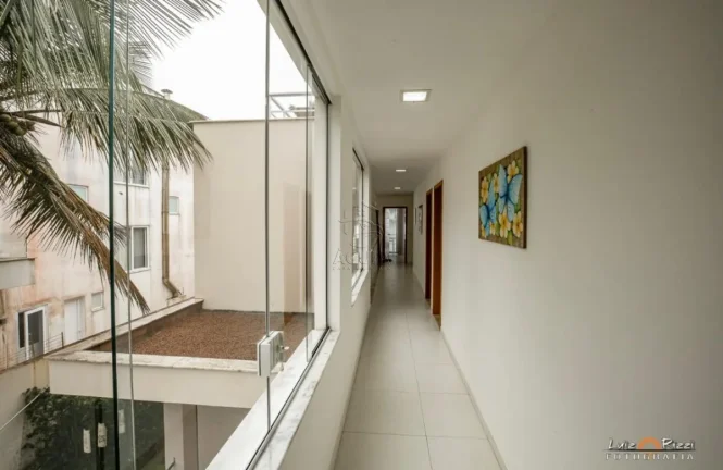 Imagem Casa pé na areia de alto padrão em condomínio fechado em Ubatuba!