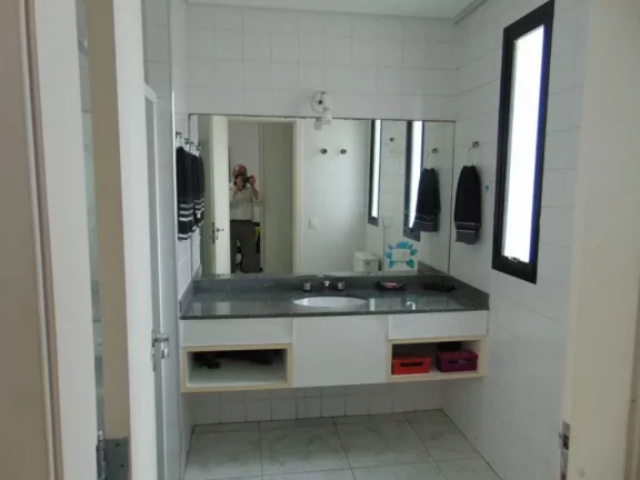 Imagem Cobertura duplex com mobília, 03 suítes sendo 01 suíte master, 300 m² de área útil, 01 sala ampla para 2 ambientes, imóvel bem localizado