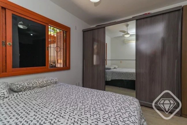Imagem Casa no Residencial Parque Guadalupe entre a Sociedade Hípica de Porto Alegre e a Sociedade do BRDE...