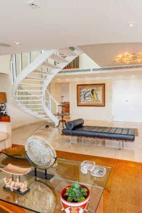 Imagem Luxuosa Cobertura Duplex à Venda em São Paulo - Pacaembu: 3 Quartos, 3 Suítes, 3 Salas, 6 Banheiros, 6 Vagas de Garagem, 1.175m² de Área - Um Espetáculo de Residência!