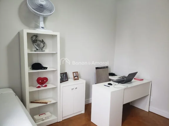 Imagem Este imóvel conta com dois dormitórios, dois banheiros, sala de estar integrada à sala de jantar,...