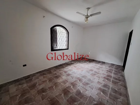 Imagem Casa à venda com 154m², 2 quartos, quintal, vaga para 3 carros por R$645.000,00 no Marapé em Santos