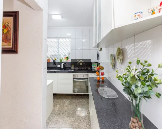 Imagem SOBRADO EM VILA FECHADA 2 SUITES 160,00 M ÁREA CONSTRUÍDA CHURRASQUEIRA VARANDA COM VISTA PRÓXIMO AO OBA HORTIFRUTI BAIRRO CAMPO GRANDE