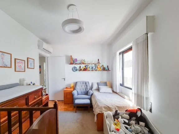 Imagem Um cuidadoso projeto de reforma moderno e funcional. São 129,75m² de área útil, três dormitóri...