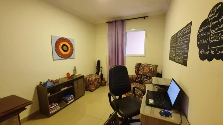 Imagem Sobrado em condomínio fechado com 404m² de terreno e 480m² de área útil contendo. No primeiro p...
