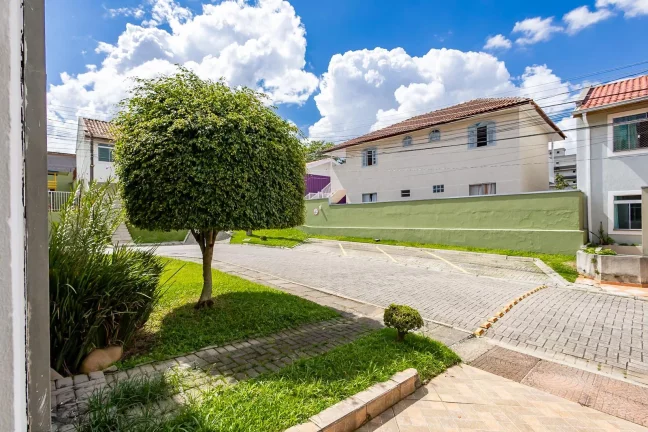 Imagem Sobrado em condomínio no Orleans com Piscina!