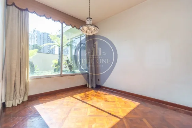 Imagem Imóvel de luxo à venda em São Paulo-SP: Casa de 4 quartos, 2 suítes, 2 salas, 6 banheiros, 5 vagas no Bosque da Saúde - 508m².