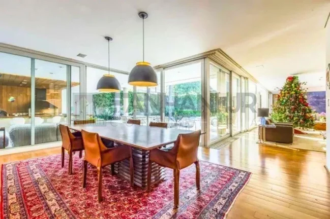 Imagem Casa magnifica à venda no Jardim Europa, São Paulo-SP: 5 quartos, 5 suítes, 6 salas, 10 banheiros, 12 vagas, 1.460m²!