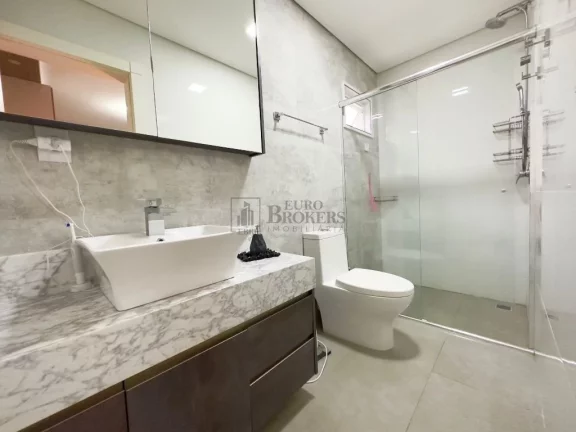 Imagem Belíssima casa com 4 Suítes e 4 vagas no Caledonia