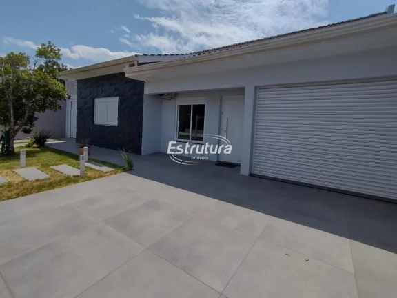 Belissima casa na Pinheiro Machado com três domitórios.