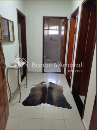 Imagem Casa à venda com excelente padrão de construção, oferecendo conforto, modernidade e praticidade....