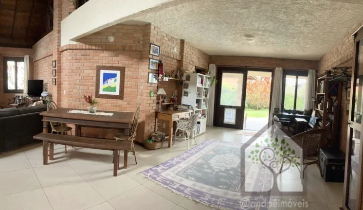 Imagem Casa rústica em condomínio fechado no Sambaqui