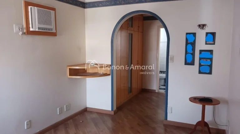 Imagem Amplo apartamento duplex, com 3 dormitorios grandes, sendo uma suite com closet e hidro. Ar condicio...