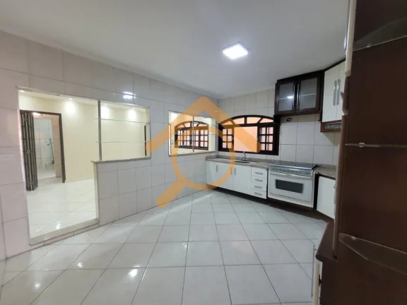 Imagem Residência de Luxo à Venda em Caieiras-SP: 4 Quartos, 1 Suíte, 2 Salas, 4 Banheiros, 2 Vagas de Garagem, 300m². Venha Conferir!