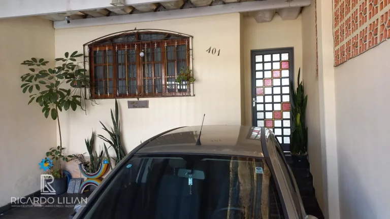 Imagem Maravilhosa casa térrea com dois dormitórios sendo uma suíte e duas vagas cobertas