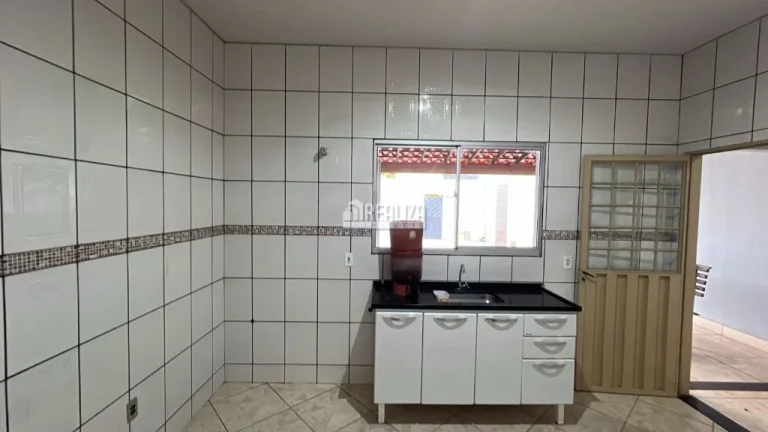 Imagem Casa para alugar no bairro Cidade Nova, Uberaba - 2 dormitórios, 1 suíte, 4 garagens