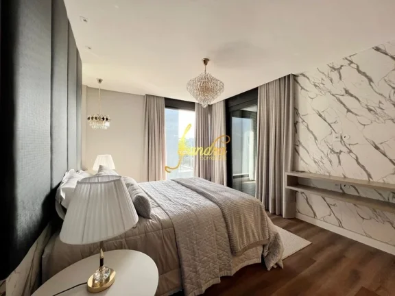 Imagem Sobrado em condomínio fechado com 04 suites mobiliada e decorada