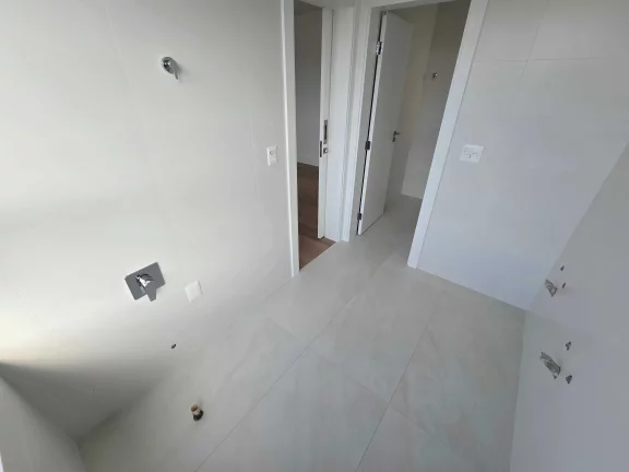 Imagem Apartamento vista mar com 3 suítes e 3 vagas de garagem no Centro de Itapema