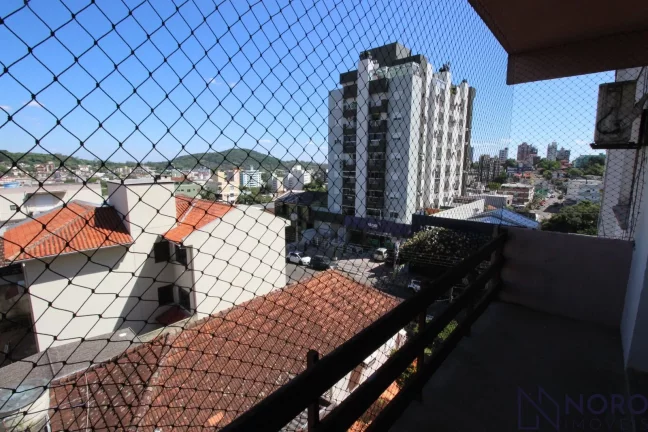 Imagem Apartamento Espaçoso e Ensolarado com 3 Dormitórios (1 suite) e Garagem no Bairr