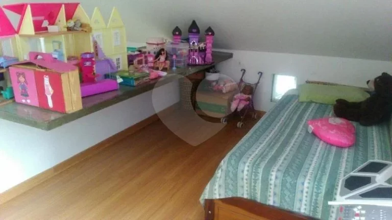 Imagem Sobrado à venda com 5 quartos, sendo 2 suítes, em Butantã, São Paulo - SP