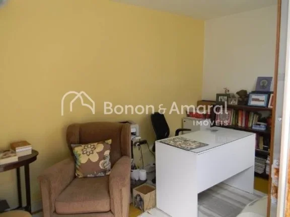 Imagem Linda casa térrea, construção sólida, bem distribuída, com boa iluminação natural e ventilaç...