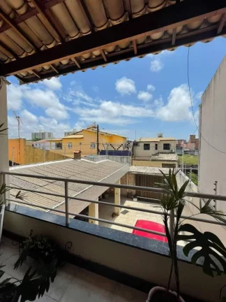 Imagem Casa no Aeroporto: 3 Quartos, 2 Suítes, 230m² e 3 Vagas de Garagem - Confira!
