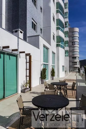 Imagem Apartamento 4 ou + dormitórios para Venda em Balneário Camboriú / SC no bairro Centro