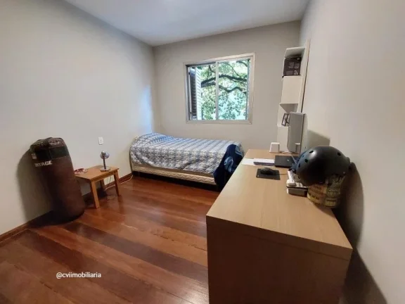 Imagem Descubra seu novo lar no coração do bairro Funcionários, em Belo Horizonte! Este espaçoso aparta...