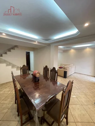 Imagem Casa 200m² - 4 Dorm - 1 Suíte - 2 Vagas