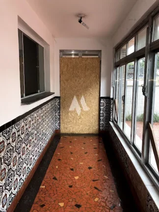 Imagem Casa Comercial para locação com 5 dormitórios e 8 vagas no bairro do Marapé em Santos/SP