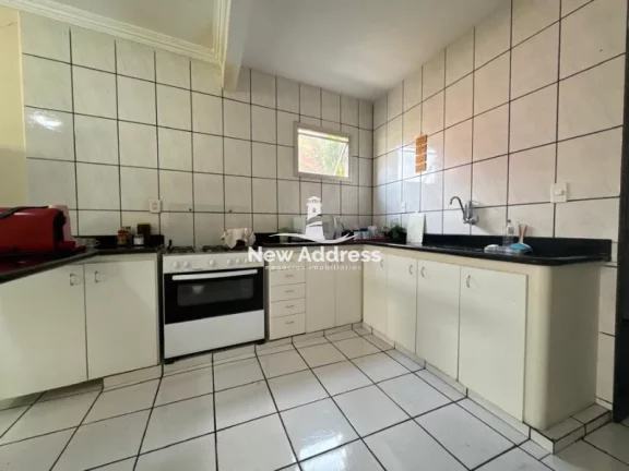 Imagem Casa em Alto Lage: 300 m², 5 quartos, 3 banheiros, garagem. Dois pavimentos. Financiável.