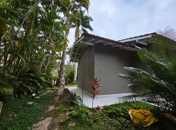 Imagem Casa de Luxo à Venda na Riviera Módulo 22 em Riviera de São Lourenço: 4 Quartos, 2 Suítes, 2 Salas, 5 Vagas de Garagem.