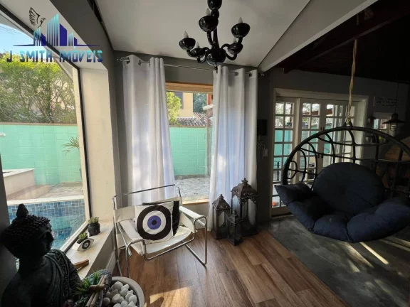 Imagem CASA 3 SUÍTES, FOTOVOLTAICO, PISCINA COM HIDRO, 4 VAGAS, GURMET, KM 26.