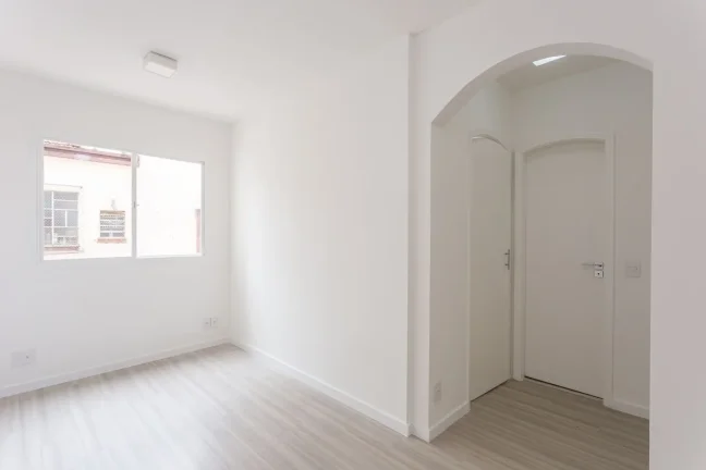 Imagem Apartamento Reformado 30M², 1Q, 1 Banheiro, 1 Vaga, Sol da Manhã, Churrasqueira, Salão de Festas.