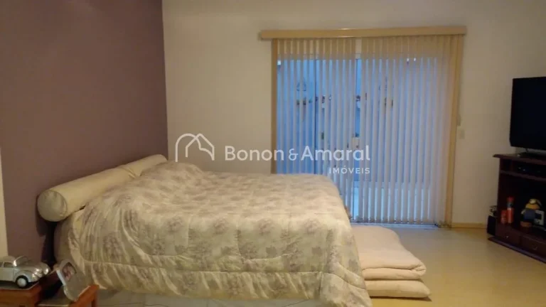 Imagem Este lindo sobrado no Condomínio Colinas dos Álamos oferece elegância, conforto e uma excelente d...