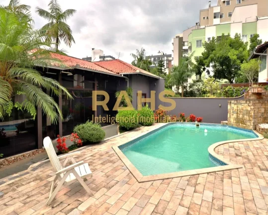 Ótima casa averbada e semi mobiliada localizada no bairro Costa e Silva, próximo a Marquês de Oli...