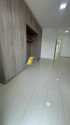 Imagem Sobrado à Venda com 181m², 3 dormitórios, 1 suíte, 1 sala e 5 vagas!!!