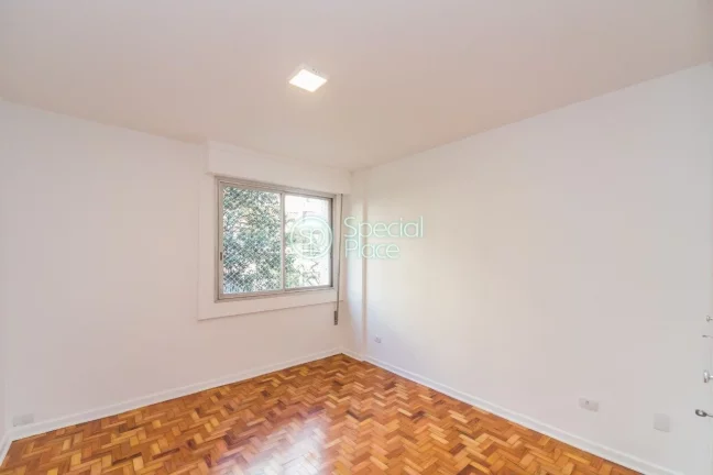 Imagem Ótimo apto com 145m², no Itaim. Amplo living para três ambientes - todos com grandes janelões, s...