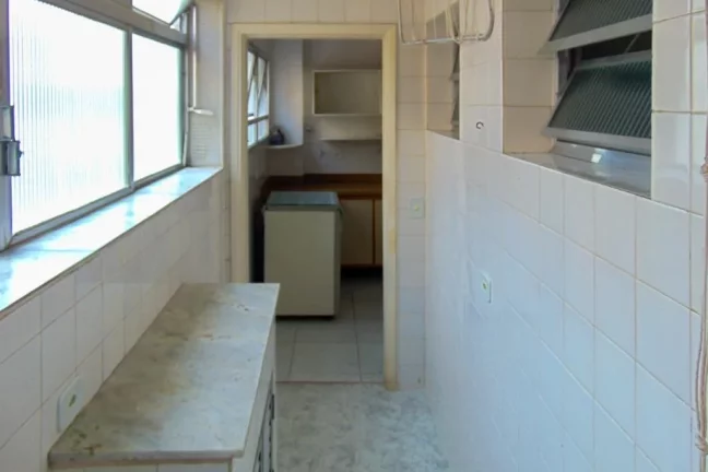 Imagem PITANGUEIRAS- NO CALÇADÃO , LOCALIZAÇÃO PRIVILEGIADA , GARAGEM NO PRÉDIO.