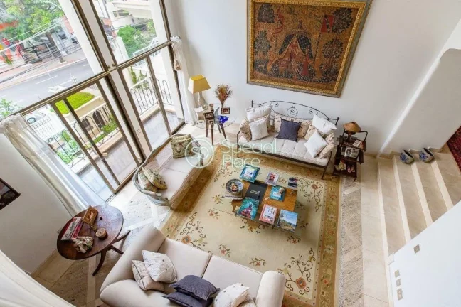Imagem Belíssimo apartamento com 264 m² de área privativa, living com pé direito duplo, lareira, mezani...