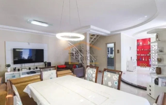 Imagem Sobrado mobiliado com 288 m² de área total. Possui 4 dormitórios, sendo 1 suíte, 3 banheiros. Am...