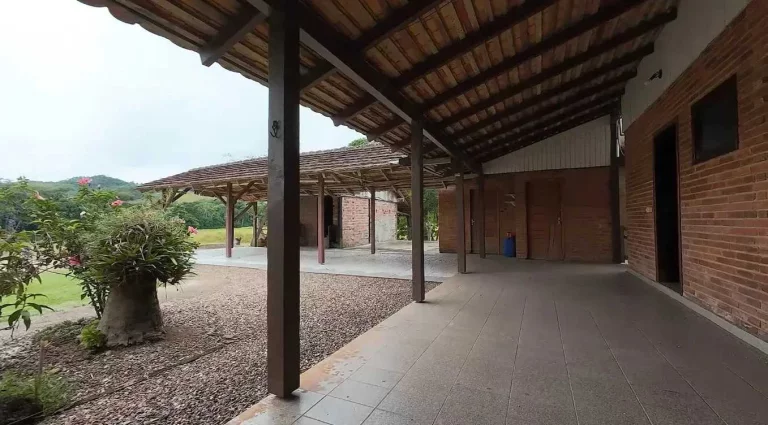 Sítio com 24.017,00m² com casa construída com 4 dormitórios 3 vagas em Ascurra/SC