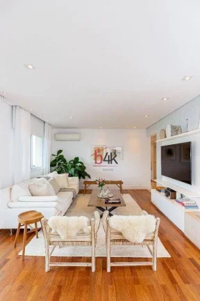 Imagem Apartamento à Venda Reformado de 171m² na Av. Washington Luíz - Alto da Boa Vista.