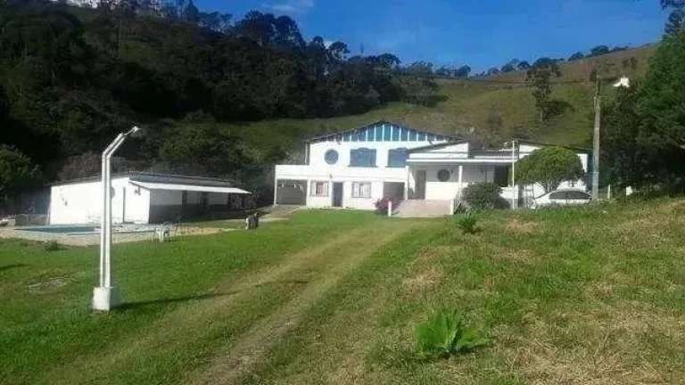 Imagem Oportunidade Única: Sítio de 7,5 Hectares com Três Moradias