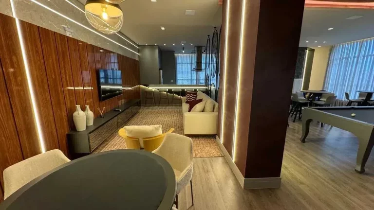Imagem Apartamento com 3 suítes e 2 vagas de garagem em - Meia Praia, Itapema/SC