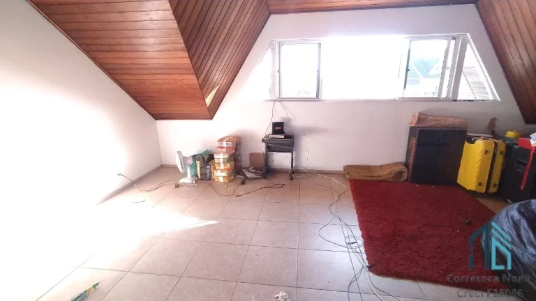 Imagem (Permuta ou financiamento) Sobrado 04 quartos c/suíte, terreno nos fundos, no Jardim das Américas em Curitiba PR,