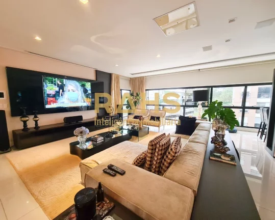 O Apartamento é composto por: Suíte master com 40,84m² contendo amplo closet e banheira. Aquecime...