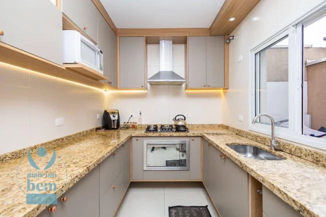 Imagem Sobrado com 3 quartos (1 suíte), 4 vagas de garagem à venda por R$ 780.000 - Pinheirinho - Curitiba/PR