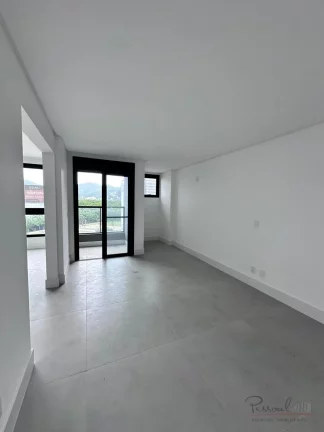Imagem Apartamento exclusivo à beira-mar, localizado no prestigiado bairro João Paulo, em Florianópolis....