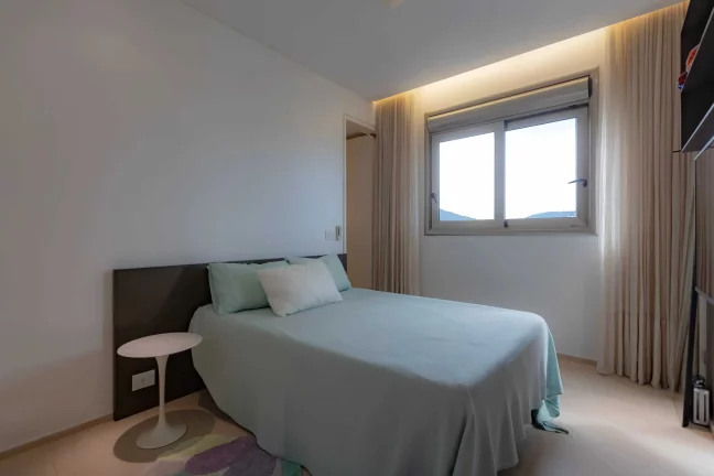 Imagem Apartamento mobiliado com 4 suítes e 5 vagas de garagem na Avenida Atlântica em Balneário Camboriú
